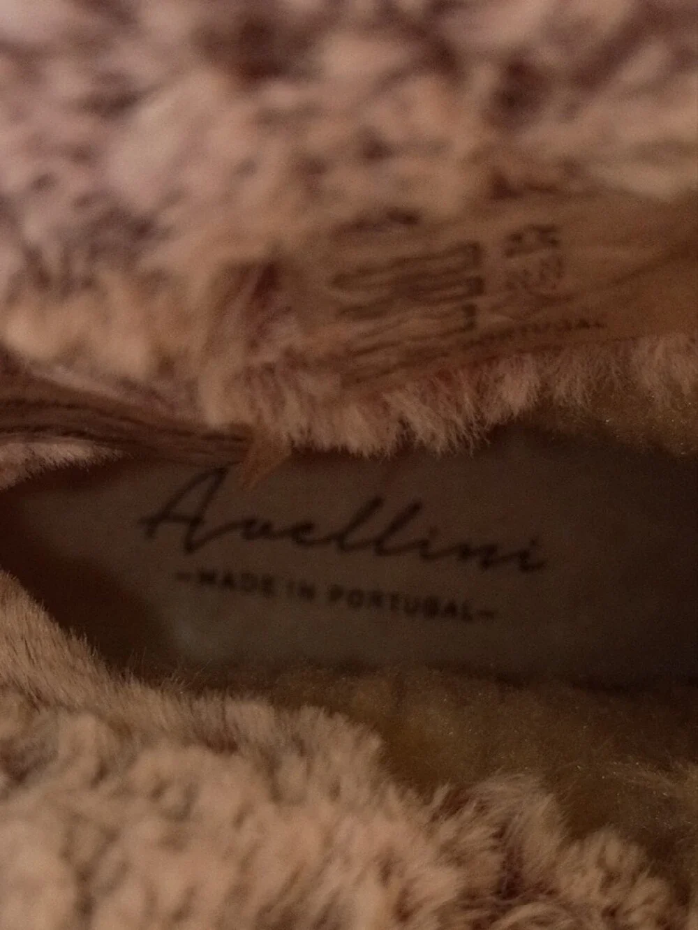 Avellini warm lace